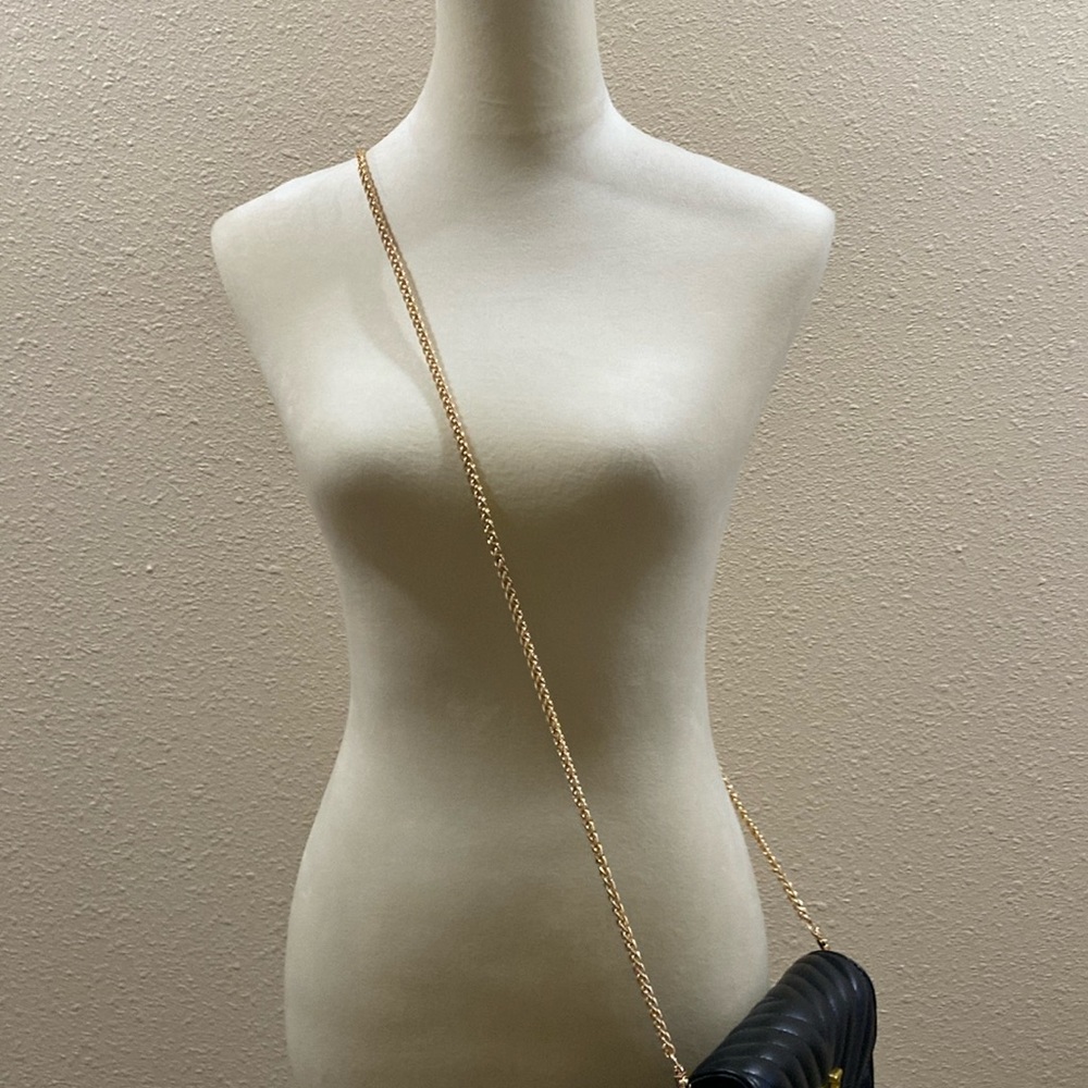 New. Gold Non branded crossbody chain (PURSE NOT INCLUDED) 48 inch